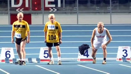 رجل عمره 104 عاما يتسابق ...