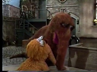 Classic Sesame Street - Snuffy, Alice and Big Bird Play \\\"Follow The Leader\\\"