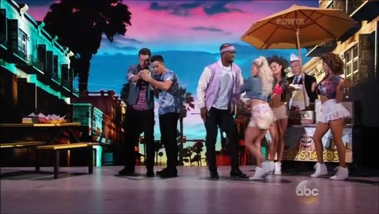Von Miller & Witney Carson - Cha Cha
