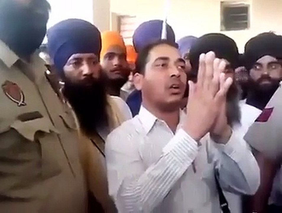 pakhandi singha agge hath jorda hoya