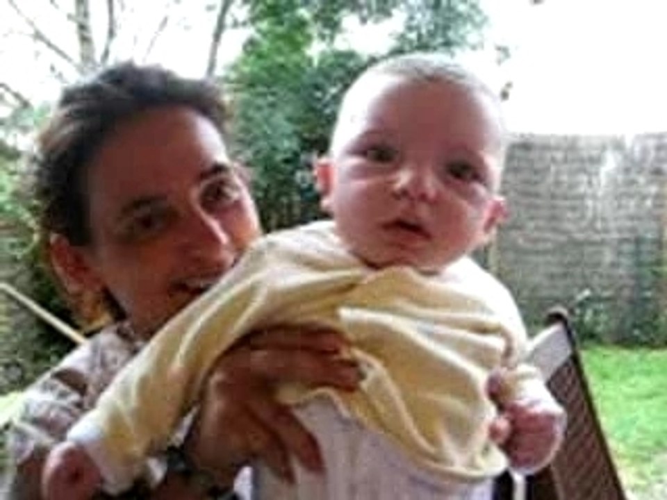 thélio dans le jardin