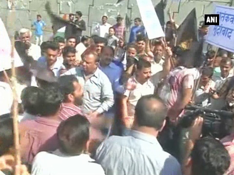 Congress workers protest against Pak JIT outside Pathankot airbase