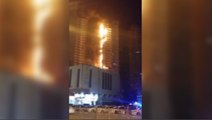 Spectaculaire incendie près de Dubaï