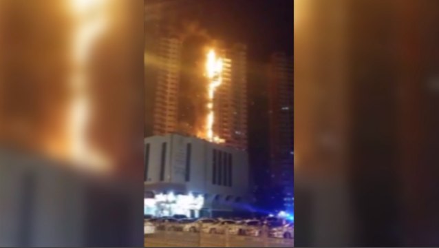 Spectaculaire incendie près de Dubaï