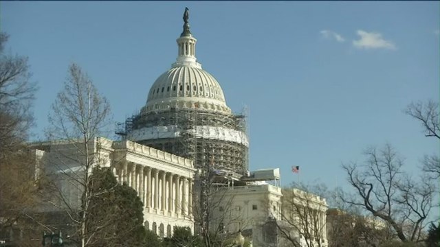 Presentan cargos contra el hombre que entró armado al Capitolio de EE.UU.