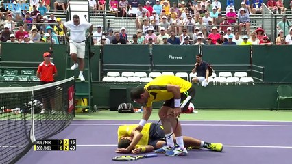 Tennis : Il assomme son partenaire en double