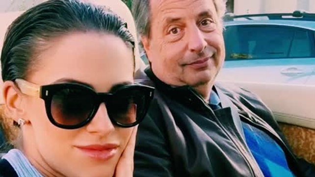 Jessica Lowndes sort avec Jon Lovitz