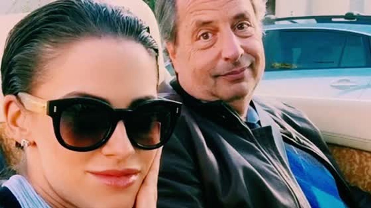 Jessica Lowndes ist mit Jon Lovitz zusammen
