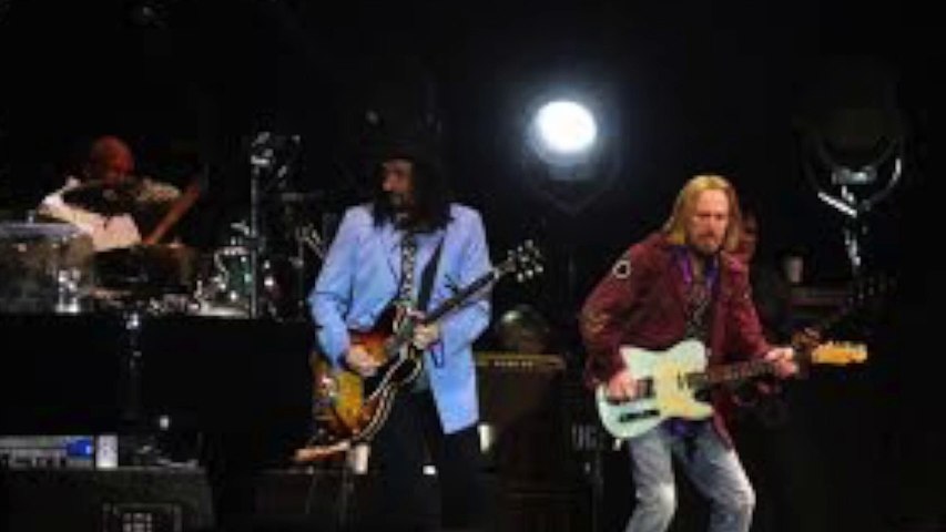 TOM PETTY & THE HEARTBREAKERS - MONA (LIVE) with bo diddley