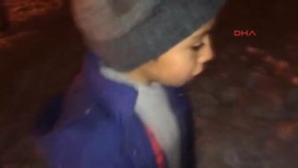 Bahçesaraylı Çiftçiler, Kar Yağışıyla Birlikte 'Don'a Karşı Lastik Yaktı