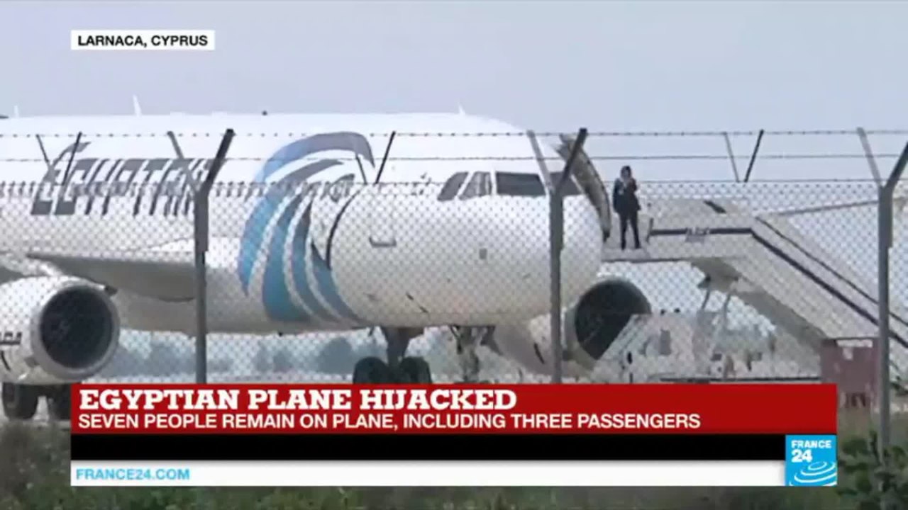 Egyptian plane hijacked: hijacking "not terrorist-related", 7 hostages still onboard