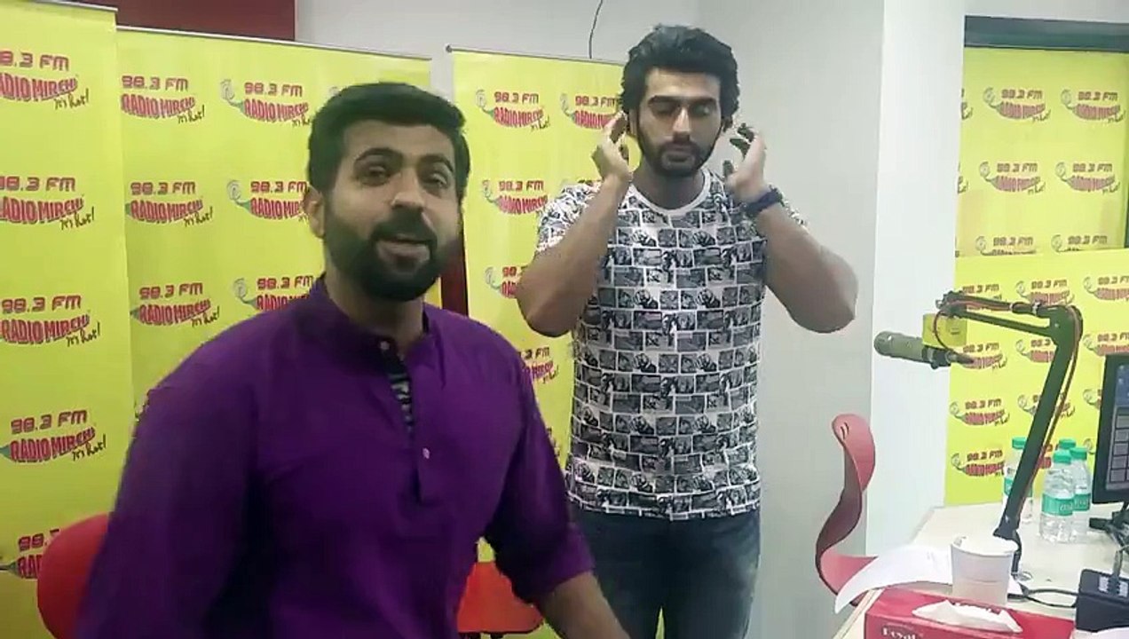 Arjun Kapoor slaps Radio Mirchi RJ 144