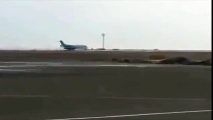 Increíble aterrizaje forzoso sin tren delantero