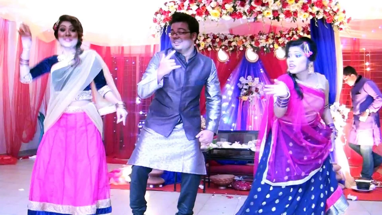 ---Dance performance of Tarin's halud....