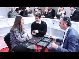 Mücevher fuarında evlilik teklifi