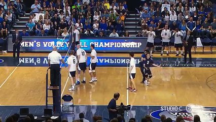 Il se prend balle sur balle pendant un match de volley