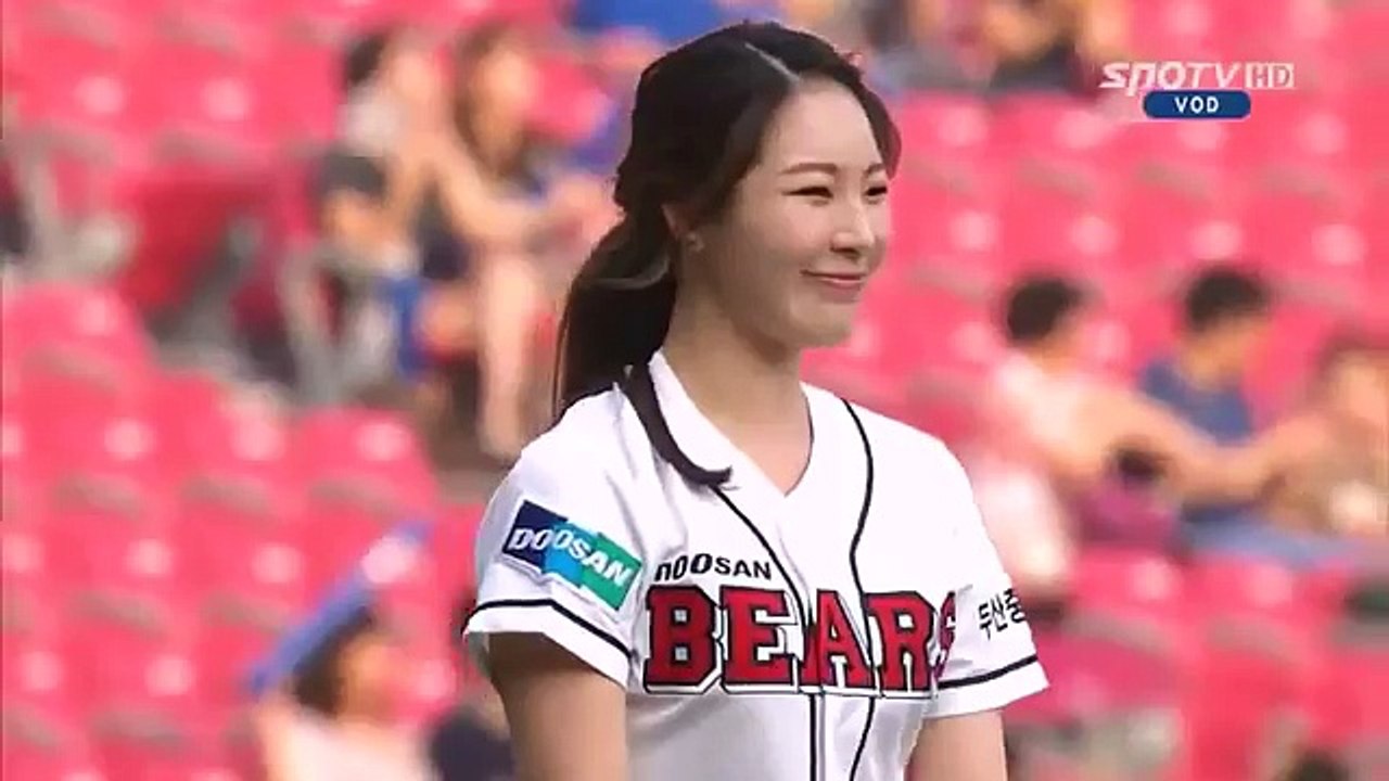 Funny video with girls. Jokes with beautiful girls- blondes and brunettes. Funny videos, good humor!