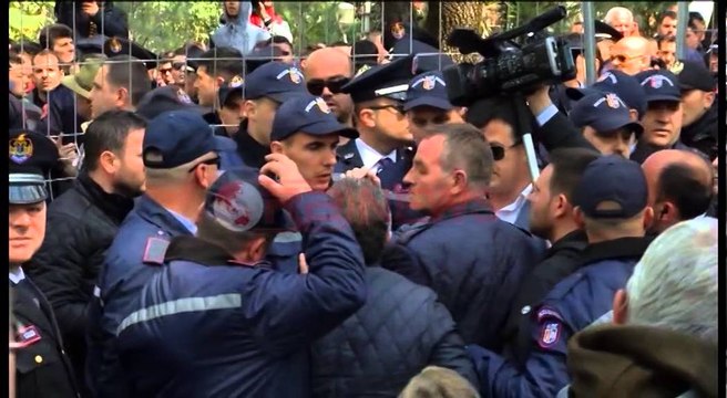 Kallzohen penalisht 9 deputetë të PD, Strazimiri paditet edhe për armëmbajtje pa leje- Ora News