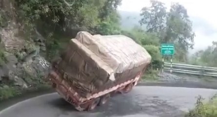 Le conducteur de ce camion a abusé sur le chargement