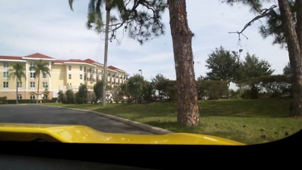 Sa voiture de course perd ses freins à 160 km/h