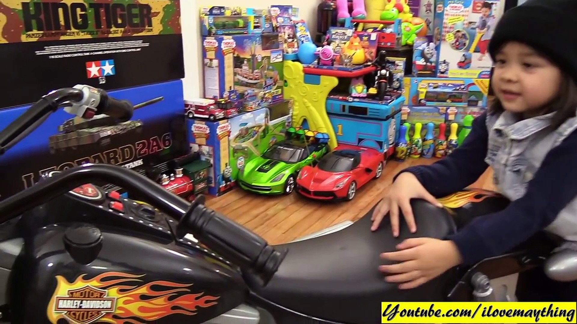 ⁣Fisher-Price Power Wheels- 12 Volts Harley Davidson Motorcycle Ride-On + Real Motorcycles!