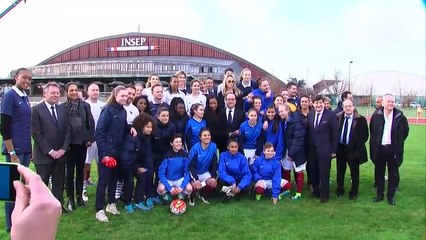 Hollande à l'Insep: l'Euro 2016, "une réponse à la haine"