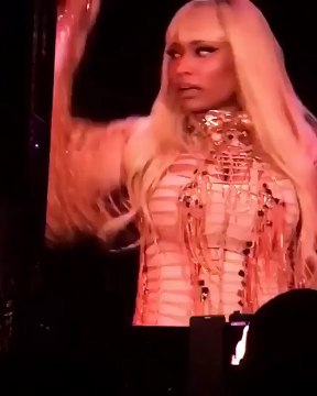 Nicki Minaj choque lors d'un concert