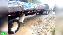 TRUCKS in Extreme Conditions - Extreme Trucking Compilation 2016