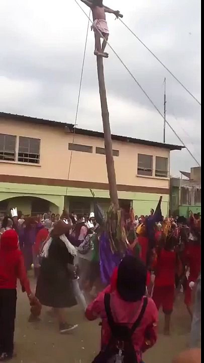 CRISTO SE CAE DE LA CRUZ