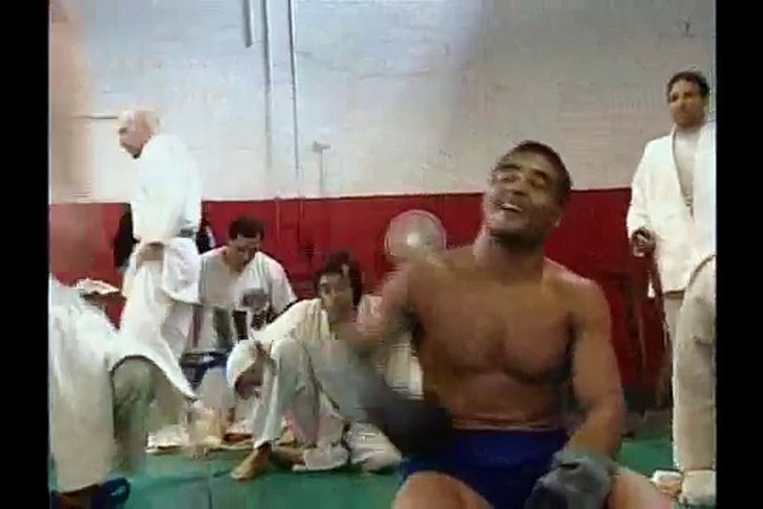 Choke - (A Rickson Gracie Documentary) 20