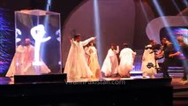 Urwa Hocane fall on stage while dancing at Lux Style Awards 2015