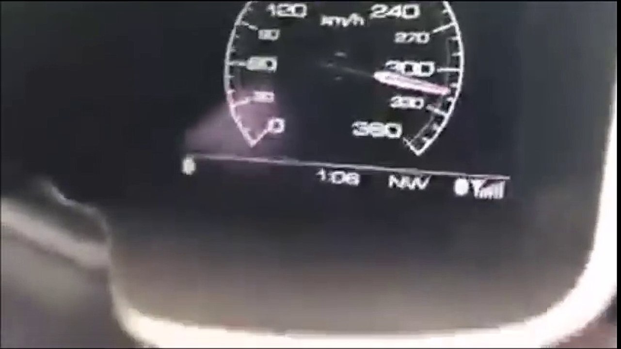 Duel à 330 kmh entre une LaFerrari et une F12 TdF sur Autobhan