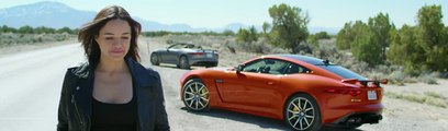 Atriz de Velocidade Furiosa acelera o Jaguar F-Type SVR até aos 323 Km/H!