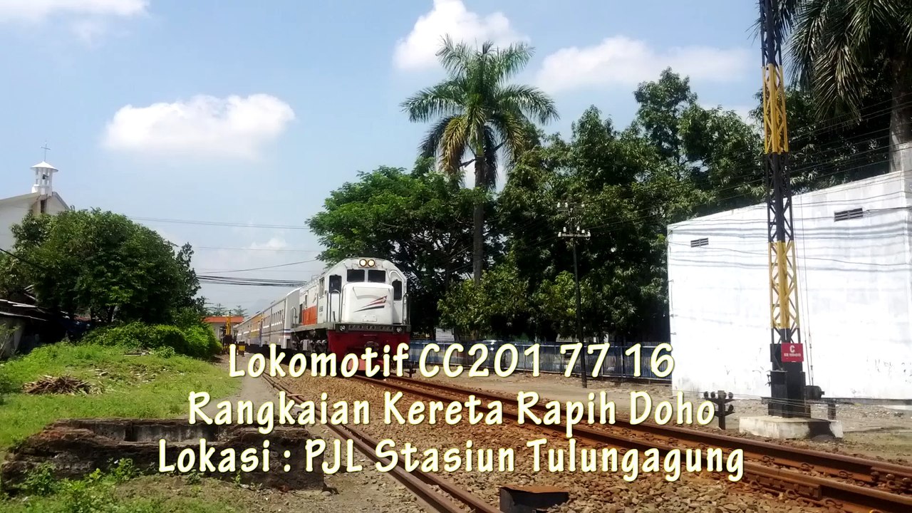 Kereta Api Indonesia Rapih Doho Lokomotif CC201 77 16 PJL Stasiun Tulungagung