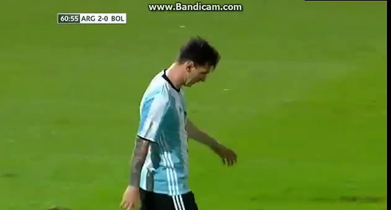 lionel messi amazing dribble vs Bolivia - argentina 2-0 bolivia