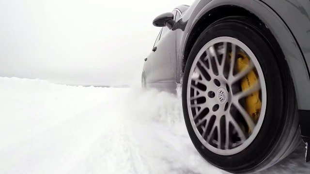 Porsche Cayenne Turbo S - Snow Slalom