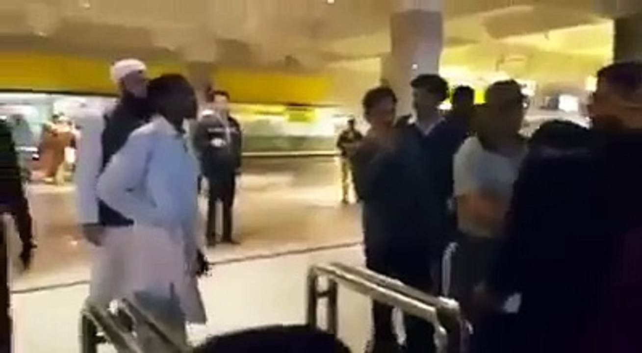 Junaid Jamshed gets beaten up at Islamabad Airport