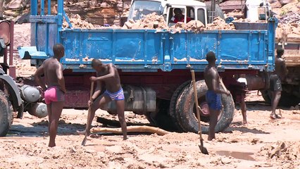 Congo's youth choose between unemployment and hard labour