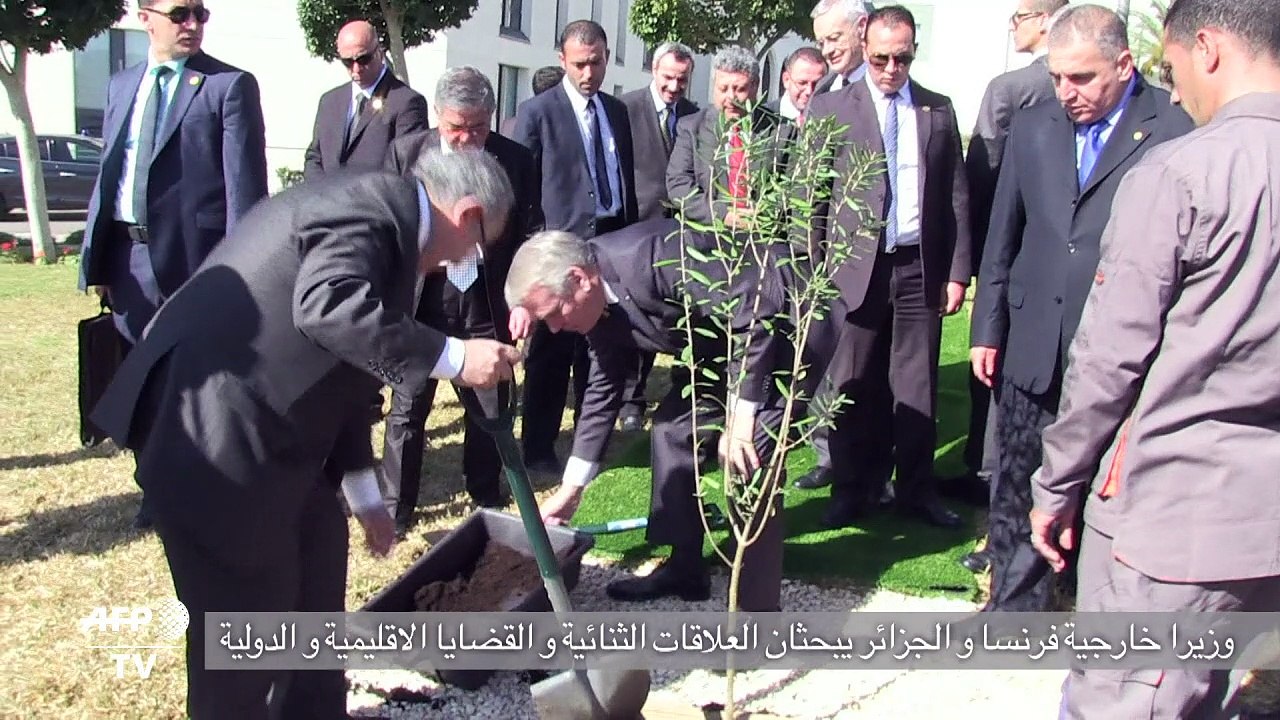 وزيرا خارجية فرنسا والجزائر يبحثان العلاقات الثنائية