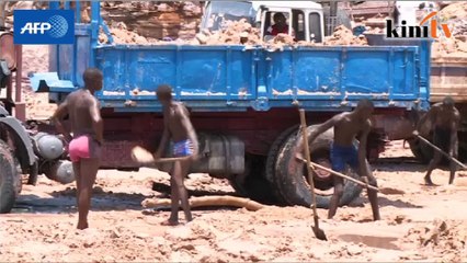 Congo's youth choose between unemployment and hard labour