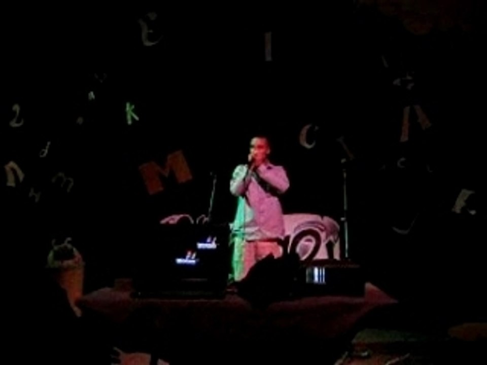 Jungle Booba beatbox seul slam à l'écoute 05.06.07 005