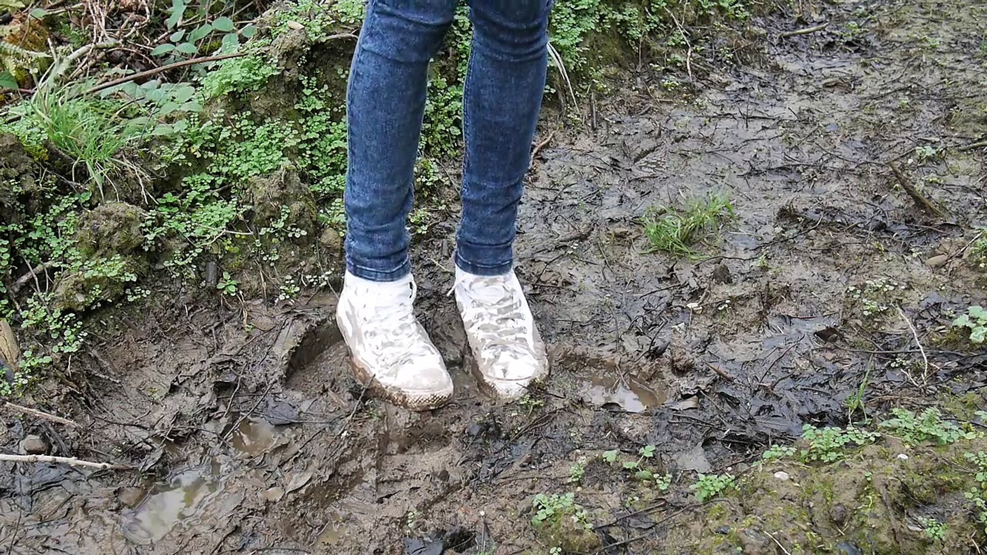 how to clean mud off of white converse