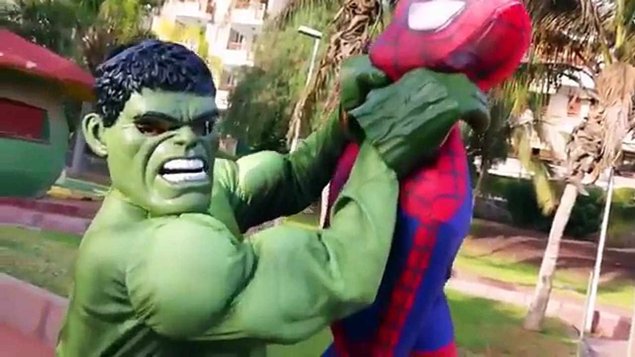 SpiderMan VS Hulk Battle in WonderLand | Toy SuperHero SpiderMan CARTOON Kids