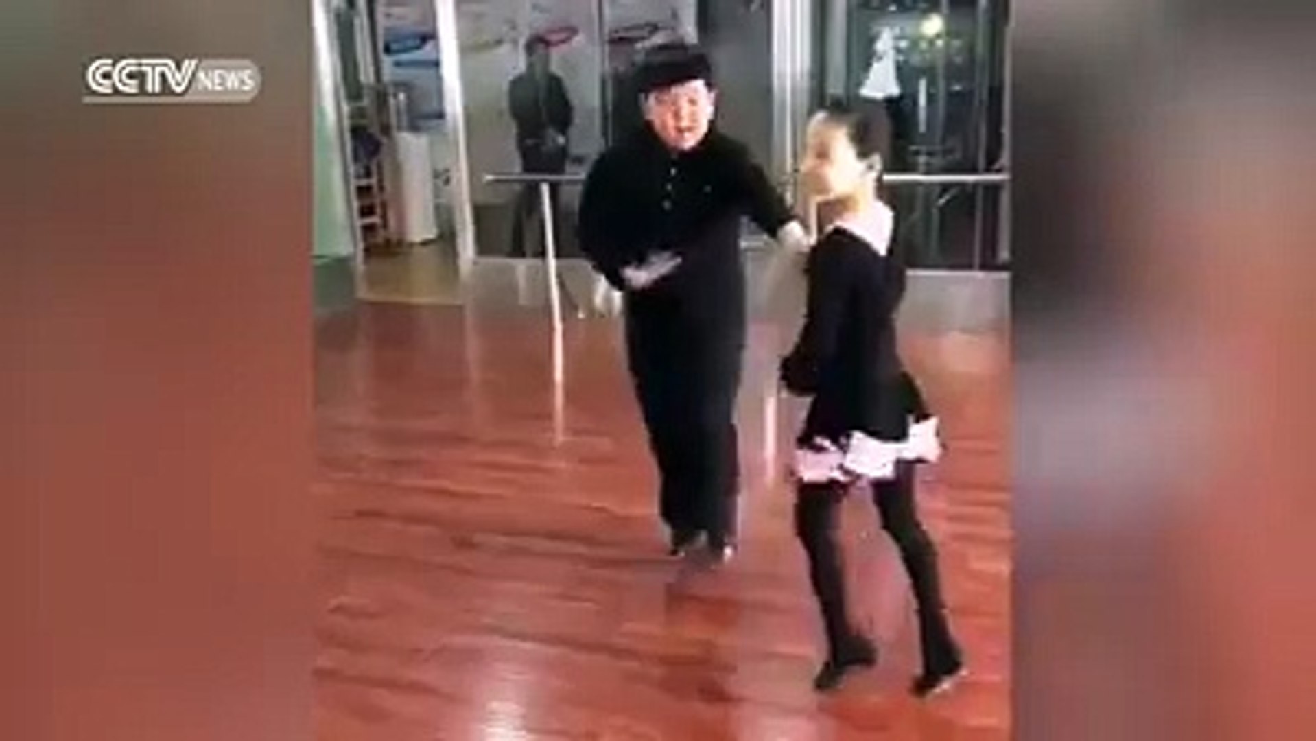 ⁣Young Latin dancer