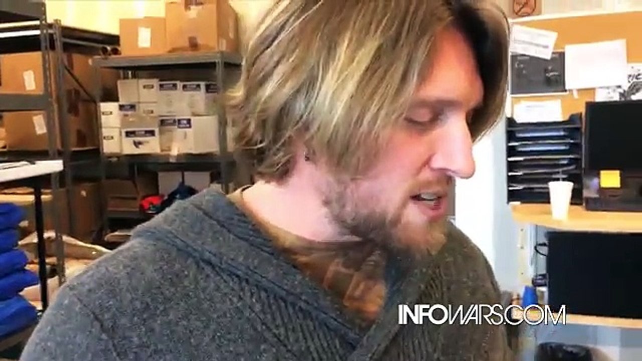 Infowars Nightly News - Breaking Authorization for Military Force - 01222016 10