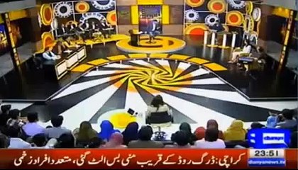 Mira sethi in a lift with Imran Khan