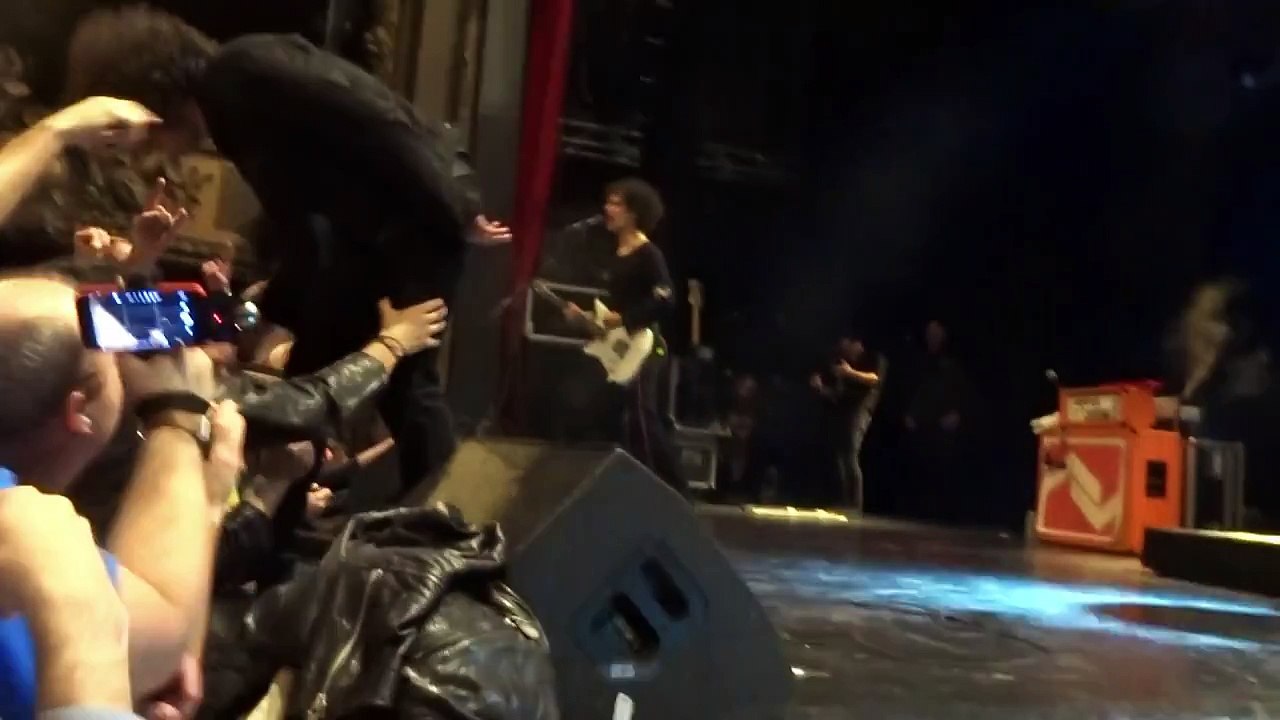 At The Drive In - One Armed Scissor - Paris le Trianon 2016