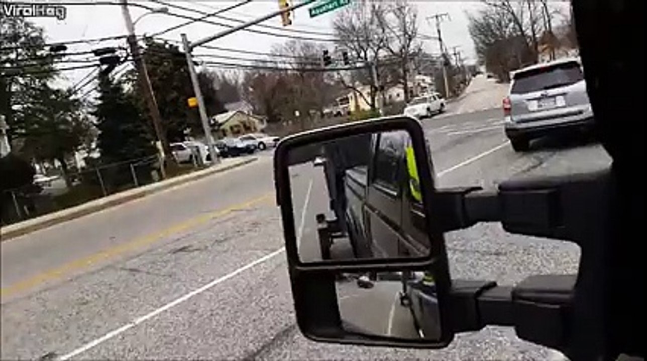 A man films the moment that a police chase comes to an end!! Via ViralHog  by Funmediaa
