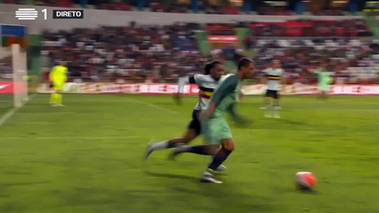 Ronaldo Denayer'e acımadı!