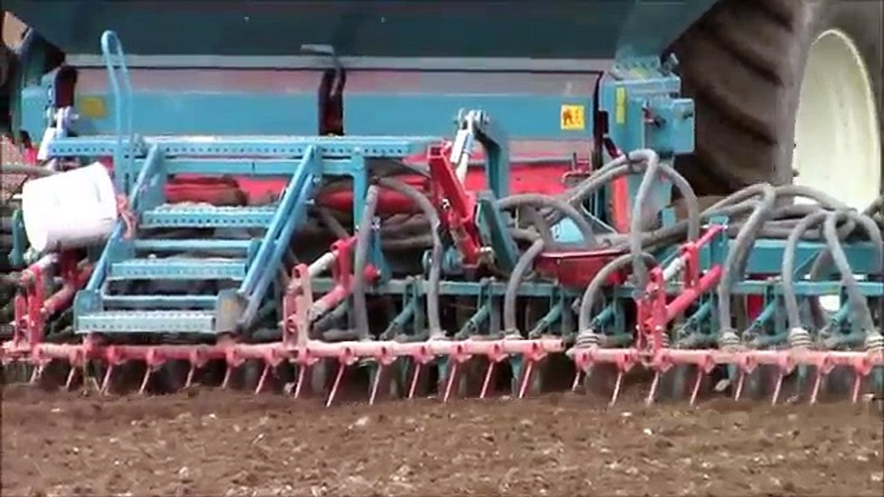 New Holland drilling winter barley.mnv